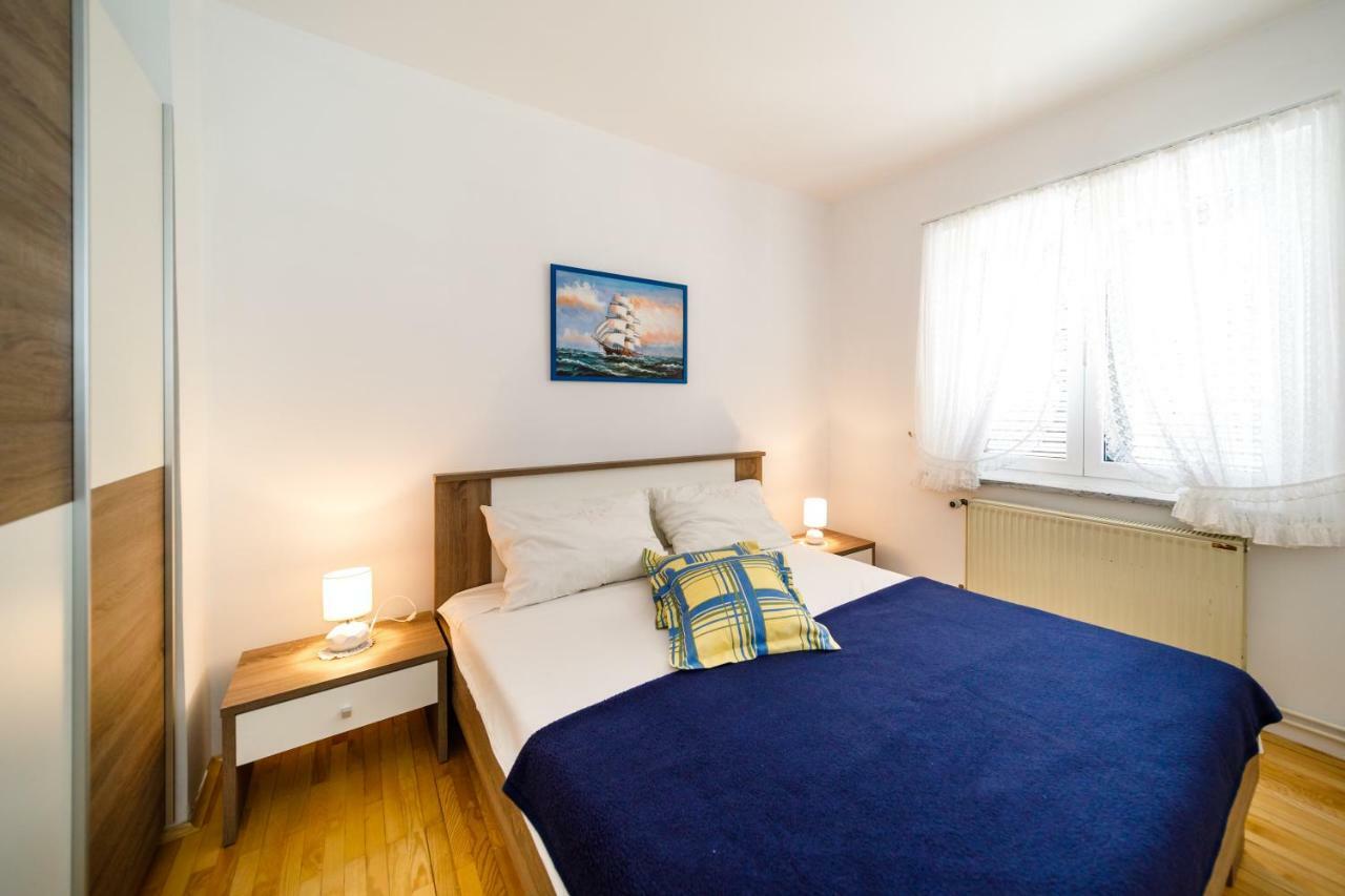 Apartment Anton Krk Town Eksteriør bilde