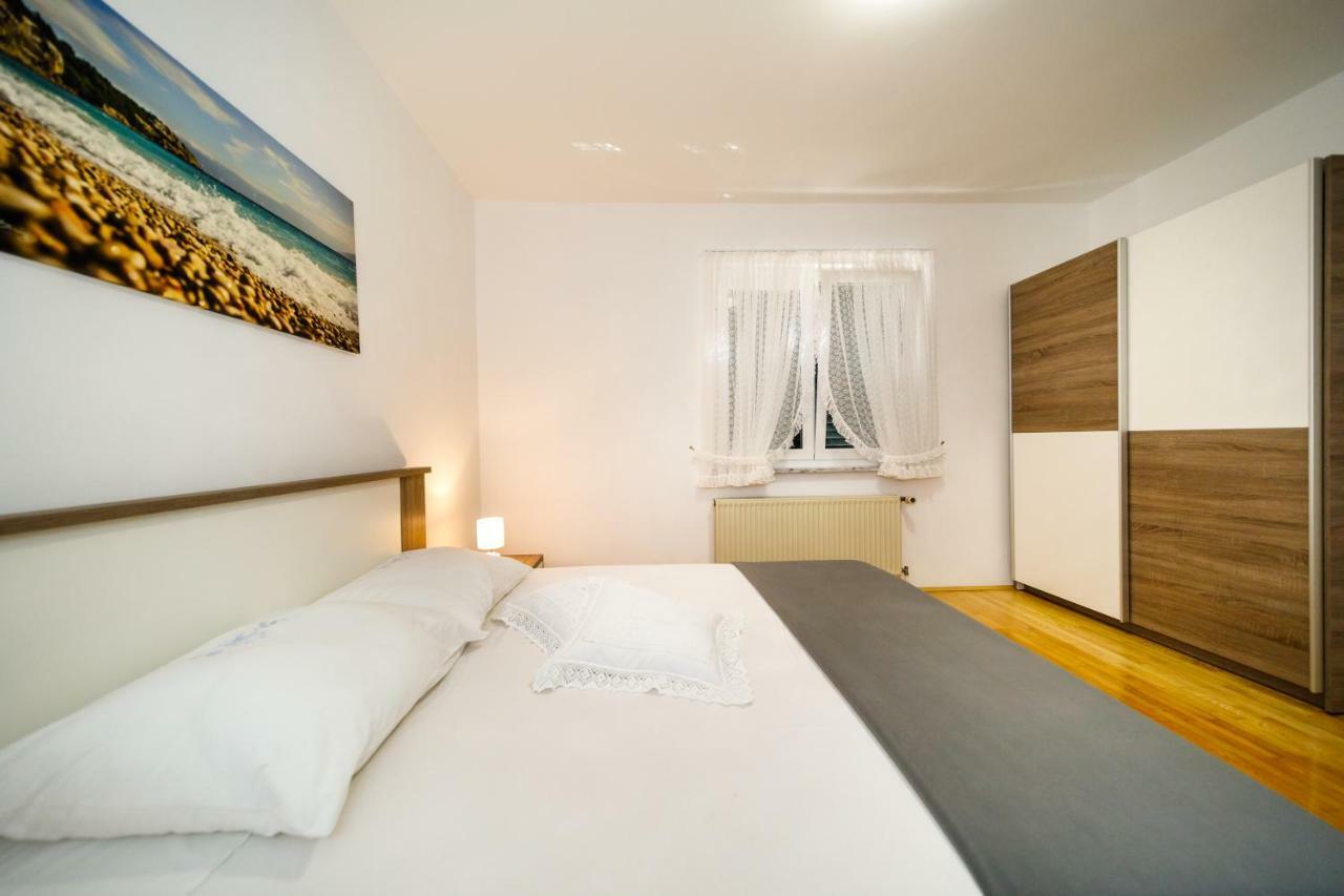 Apartment Anton Krk Town Eksteriør bilde