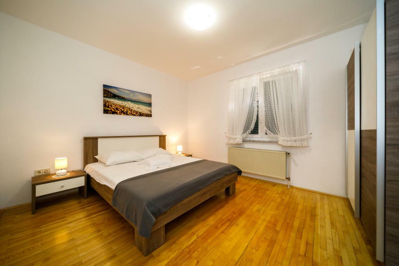 Apartment Anton Krk Town Eksteriør bilde