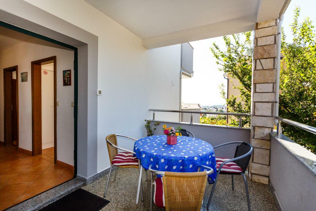 Apartment Anton Krk Town Eksteriør bilde