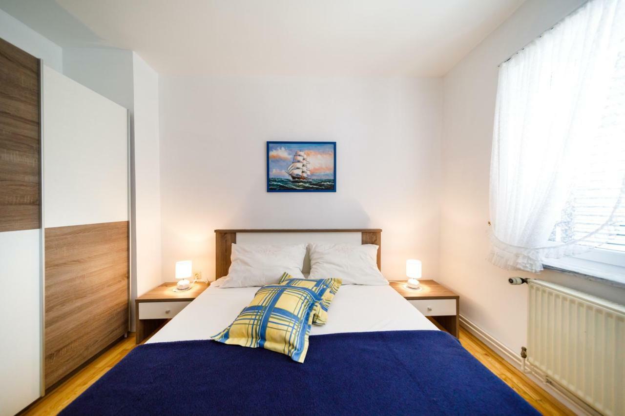 Apartment Anton Krk Town Eksteriør bilde